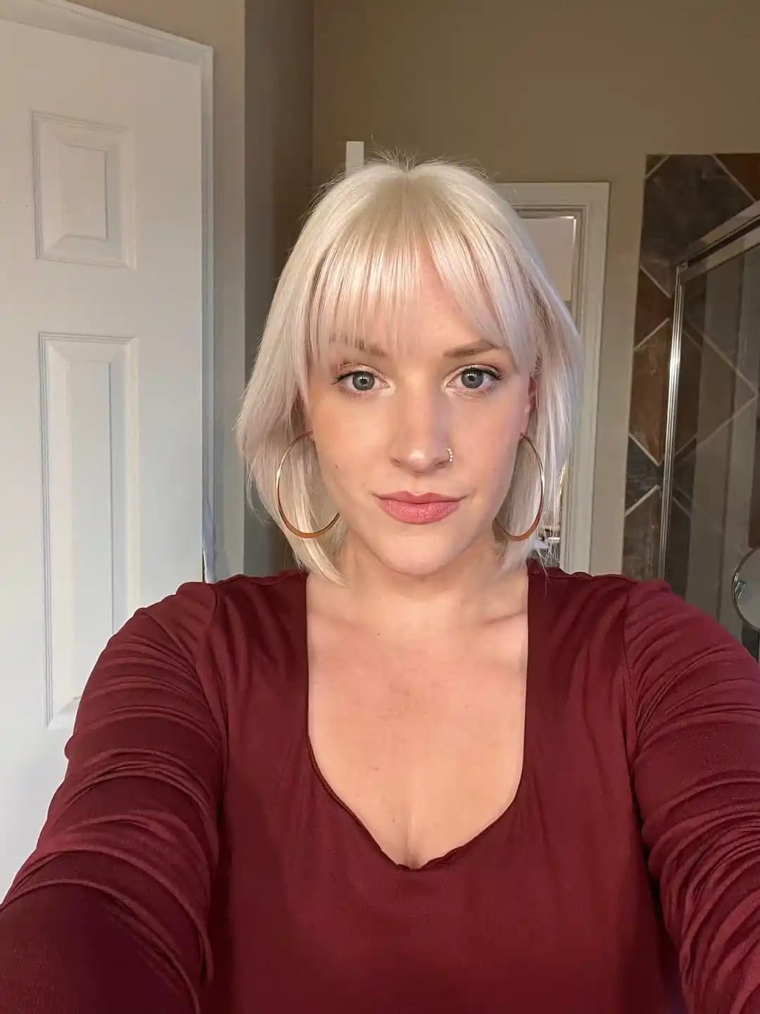 Günlük Makyajda Doğallık ve Yüz Hatlarını Dengeleme Teknikleri ve Ürün Seçimi