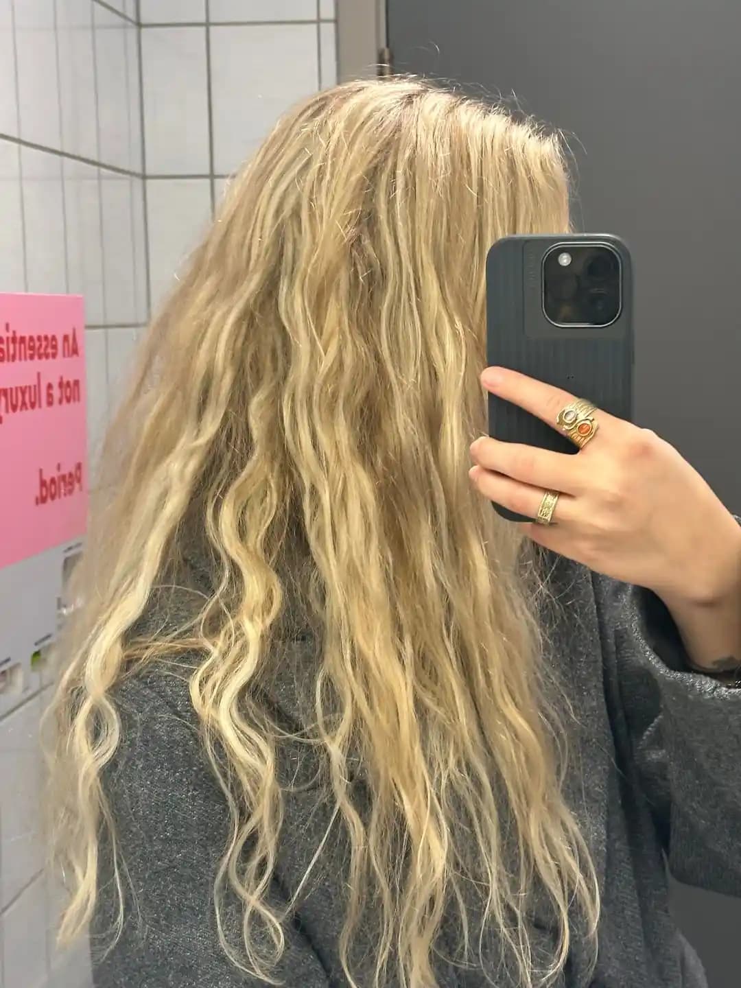 Kıvırcık ve Kabaran Saçlar İçin Nemlendirme ve Bakım Yöntemleri