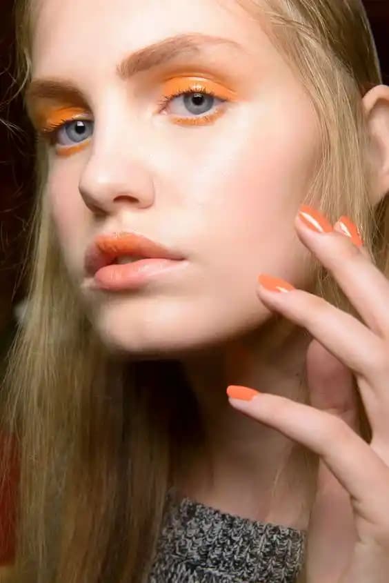 Soğuk Tonlu Ciltlerde Sıcak Renklerin Görünmesi ve Makyajda Çözüm Yöntemleri
