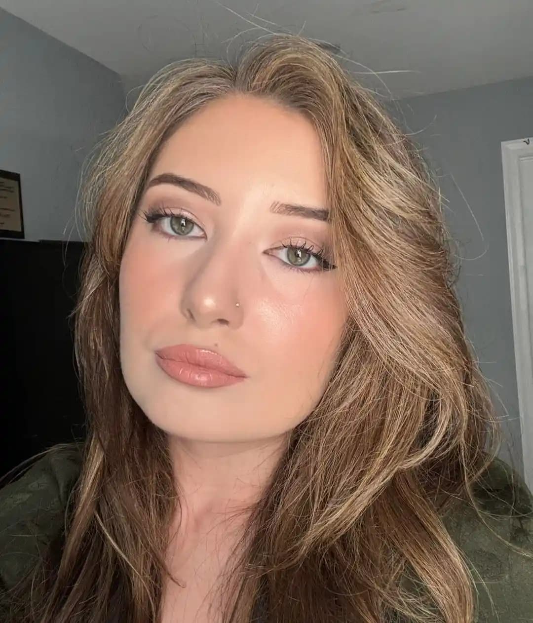 Yağlı Ciltler İçin Doğru Ürün ve Tekniklerle Kusursuz Makyaj Bazı Oluşturma Yöntemleri